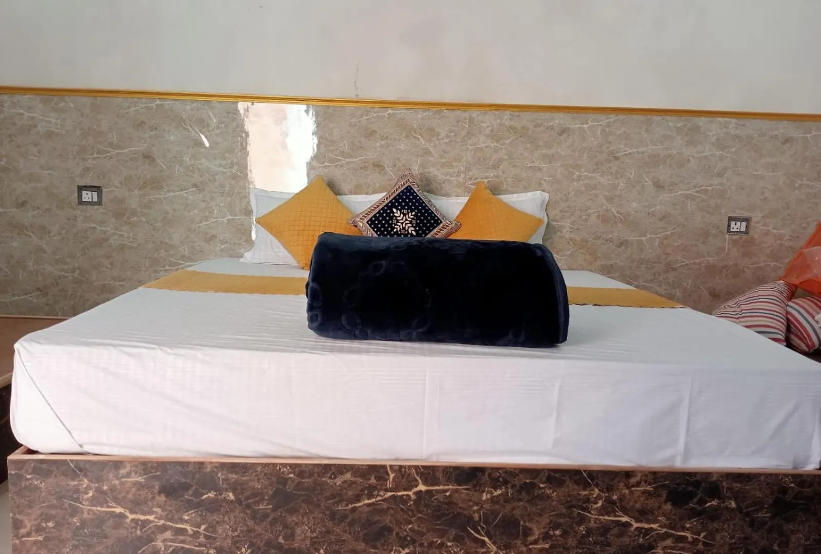 Varanasi Travels And Lodge India