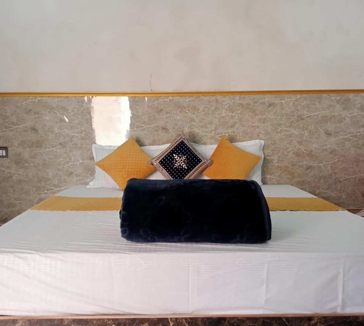 Varanasi Travels And Lodge Guest house