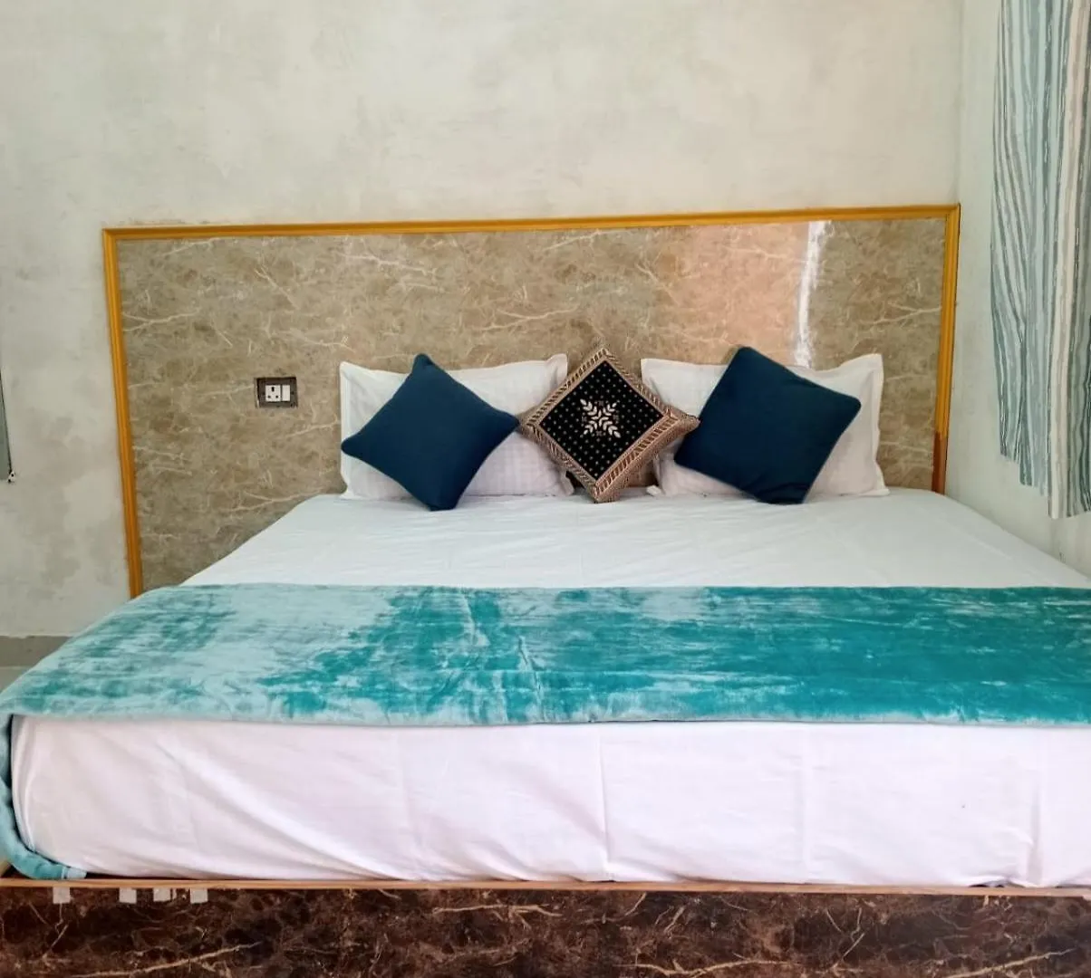 Varanasi Travels And Lodge 0*,