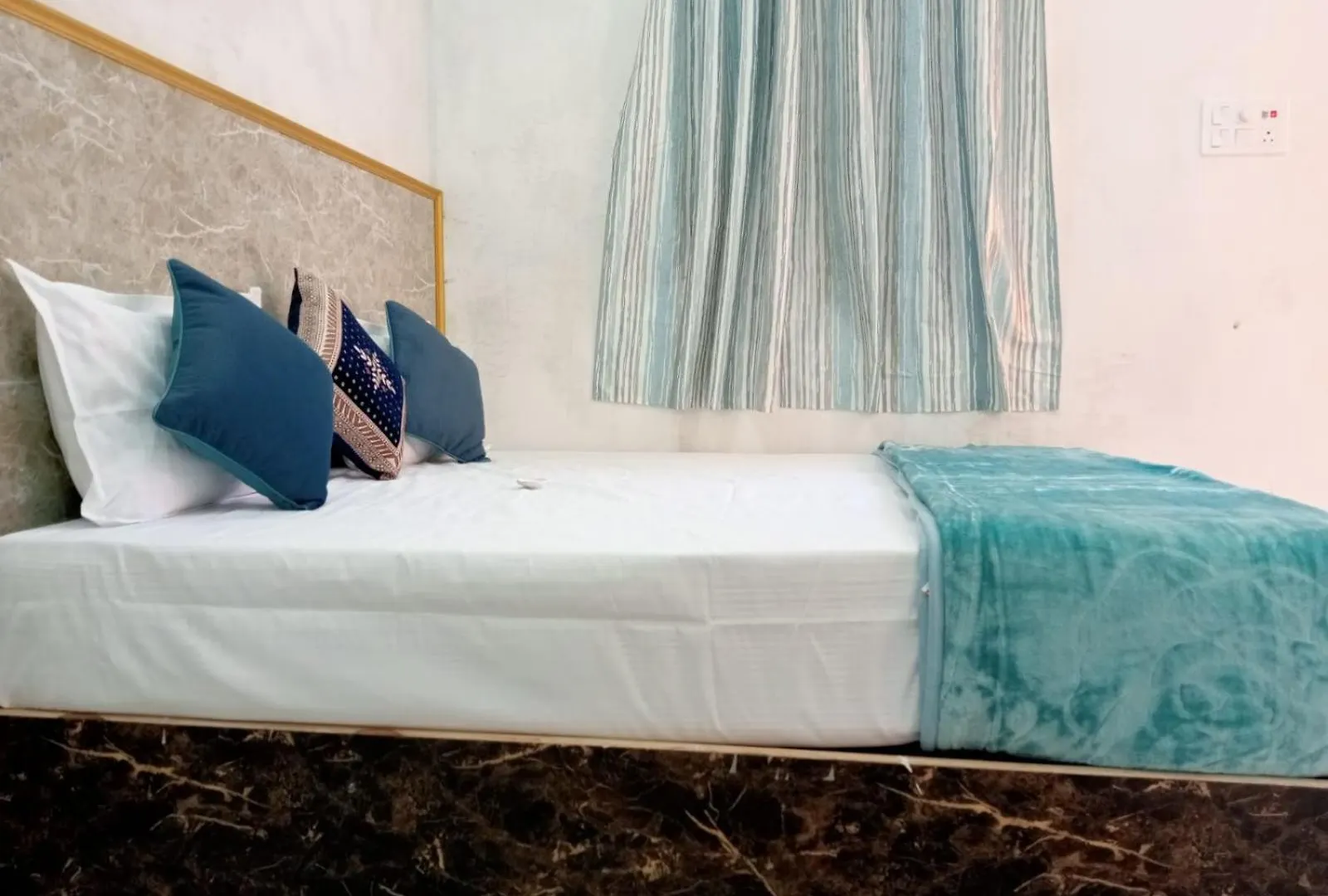 Varanasi Travels And Lodge 0*,  India