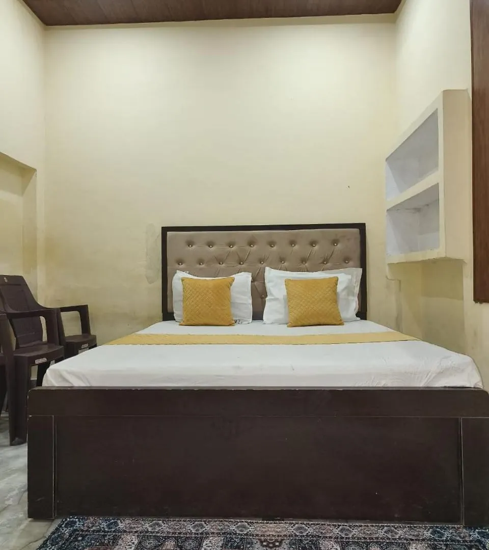 Varanasi Travels And Lodge Guest house