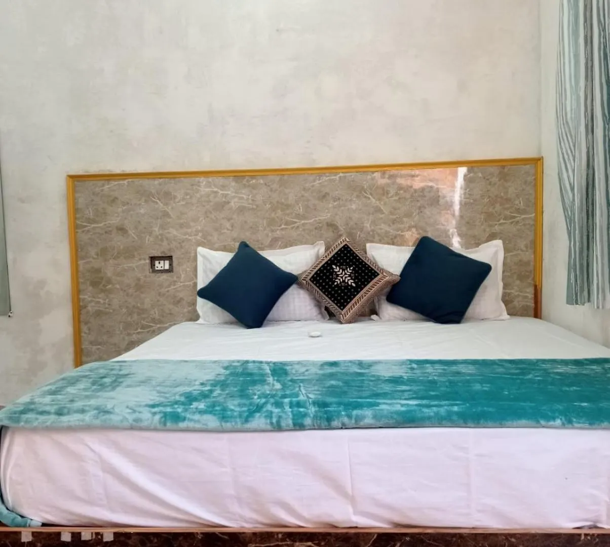 Guest house Varanasi Travels And Lodge India