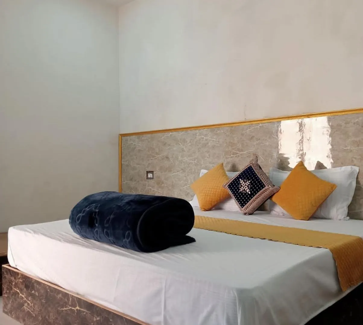 Guest house Varanasi Travels And Lodge